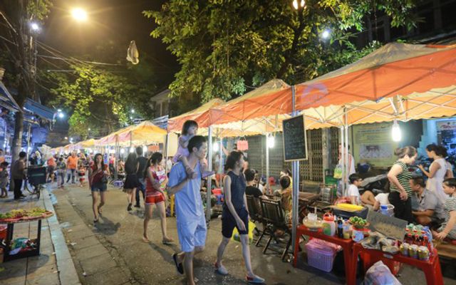 Gấp rút hoàn thành tuyến phố ẩm thực đêm trên bán đảo hồ Trúc Bạch ở Hà Nội